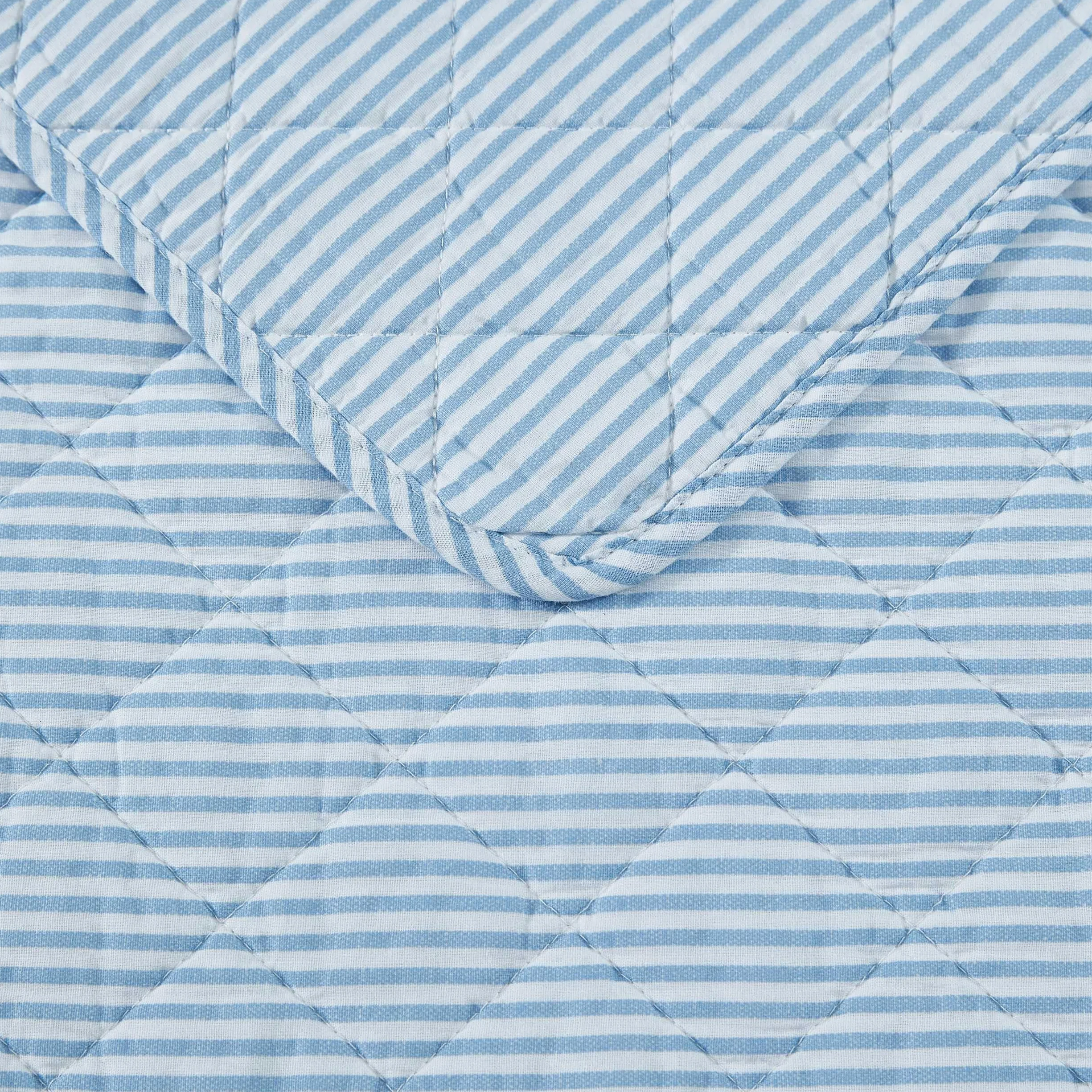 Laura Ashley - Juego de edredón tamaño King, Ropa de Cama súper Suave con Funda de Almohada a Juego, decoración Casual para el hogar (Rayas Azules Oxford, King)