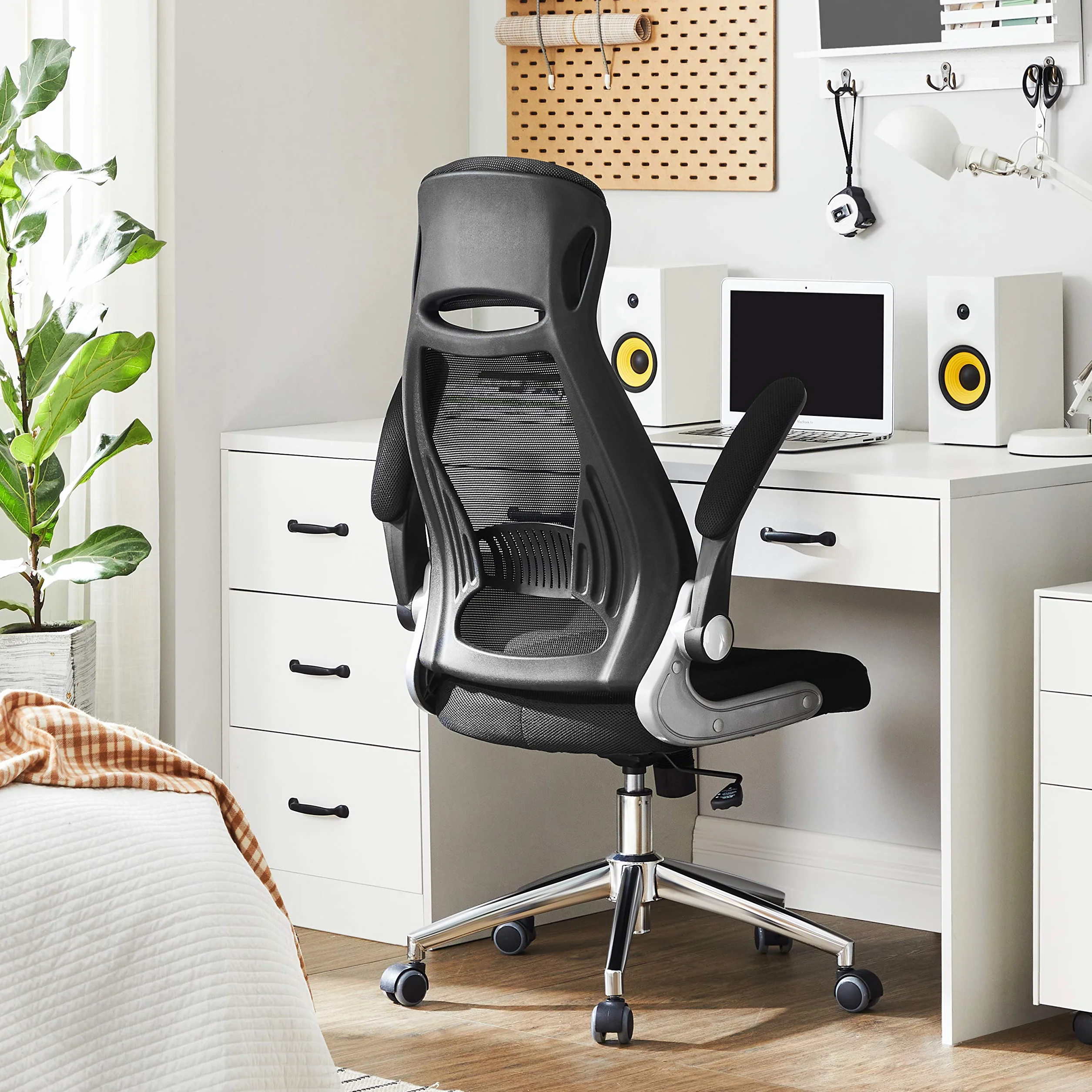 SONGMICS OBN86BK Silla Giratoria de Oficina de Malla con Reposacabezas, Mecanismo Sincronizado y Altura Ajustable, Negro