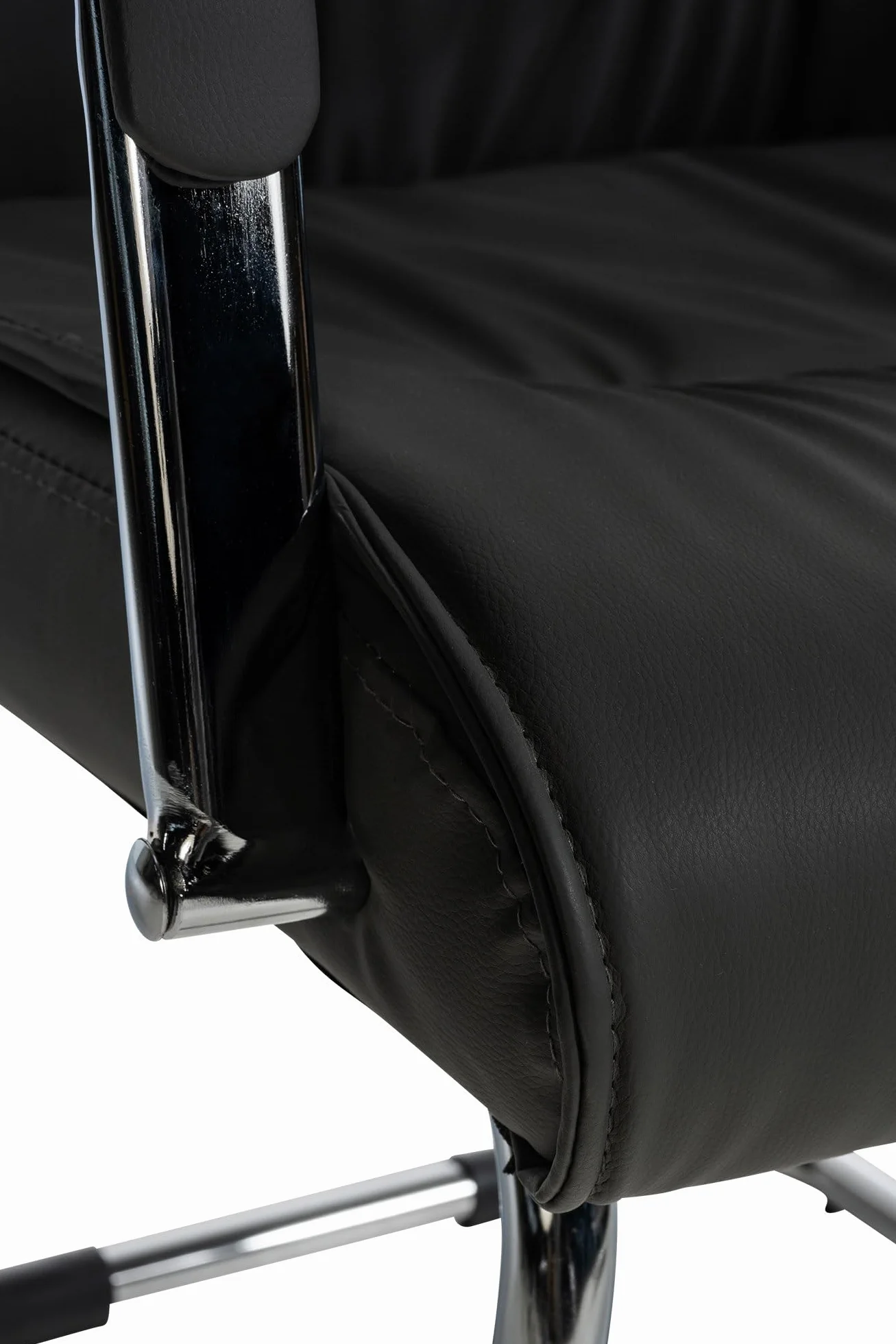 Silla Estilo Cantilever Sievert Tapizada en Cuero Sintético, Silla de Conferencias con Reposabrazos, Silla de Oficina Sin Ruedas, Negro