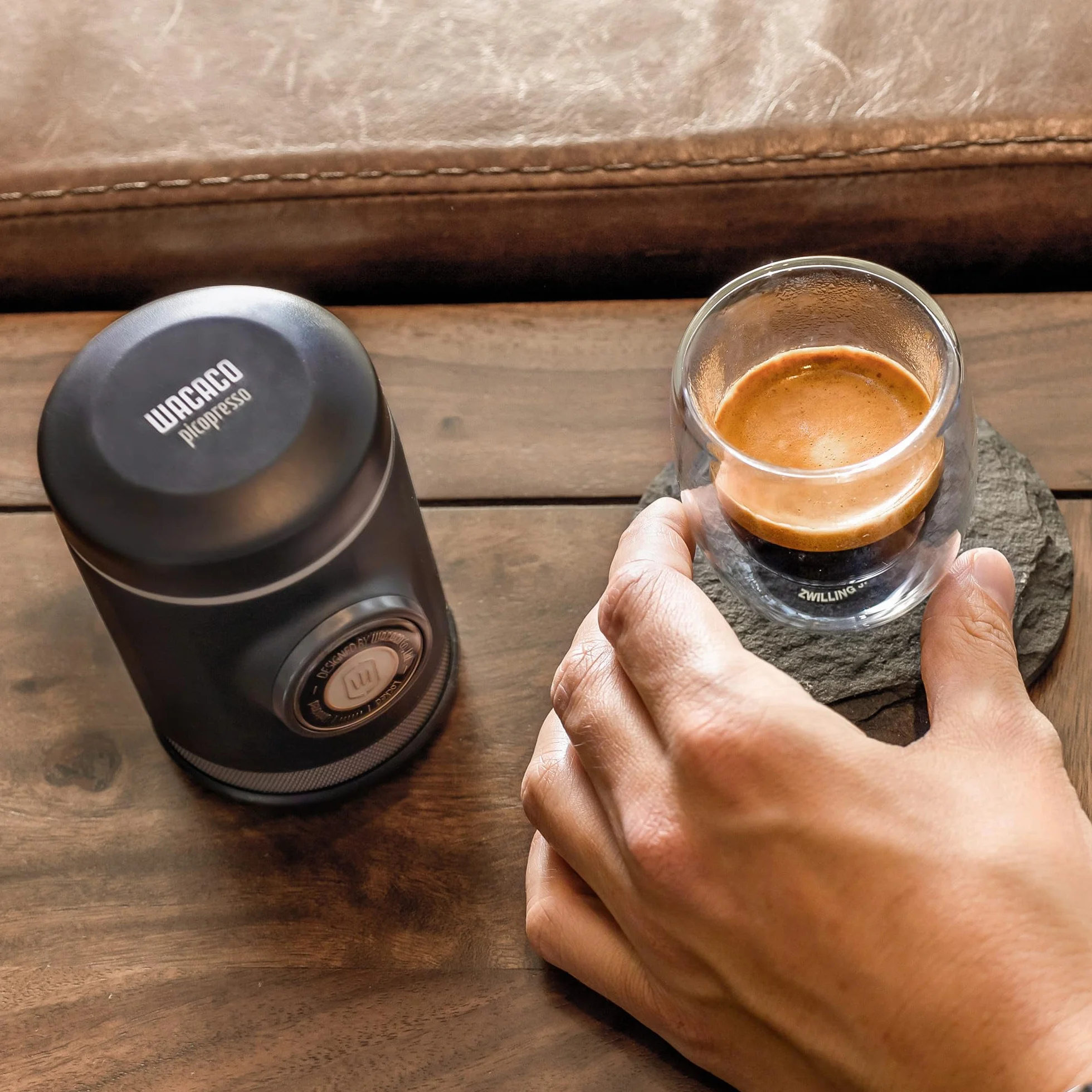 WACACO Picopresso Cafetera Espresso Portátil con Estuche Protector, Máquina de Café de Nivel Pro, Molienda Ultrafina Compatible, Cafetera de Viaje, Operada Manualmente