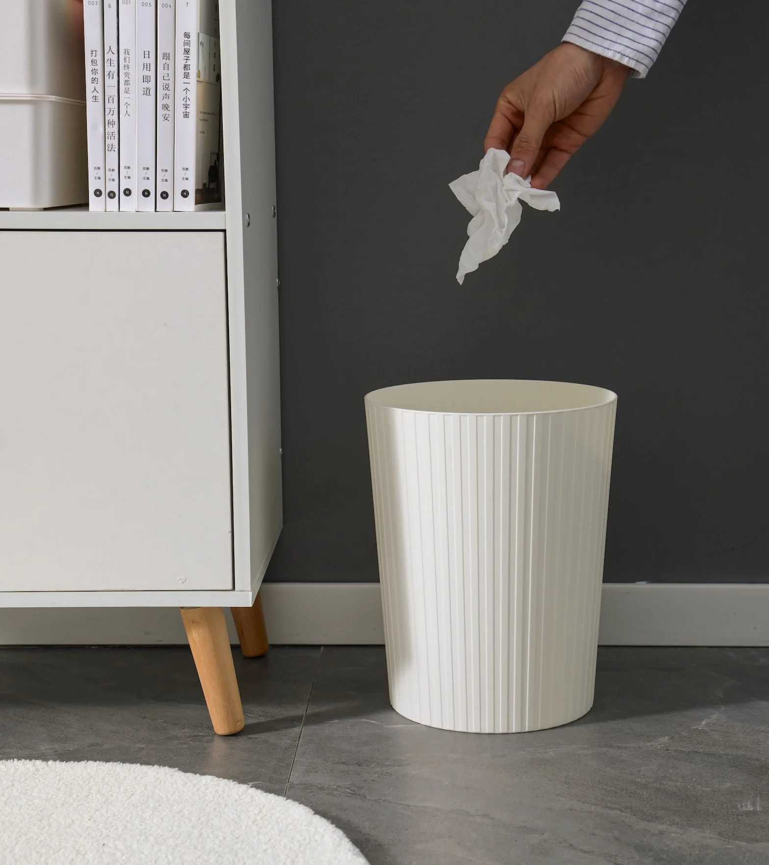Cetomo 7.2L*3 Papelera de Basura de Plástico, Bote de Basura, Papeleras Pequeñas, Papelera Para Dormitorio, Canasto de Basura Redondo con Raya Sólida, Empilables, Mate, PP, Blanco, 7.2L-3 Unidades