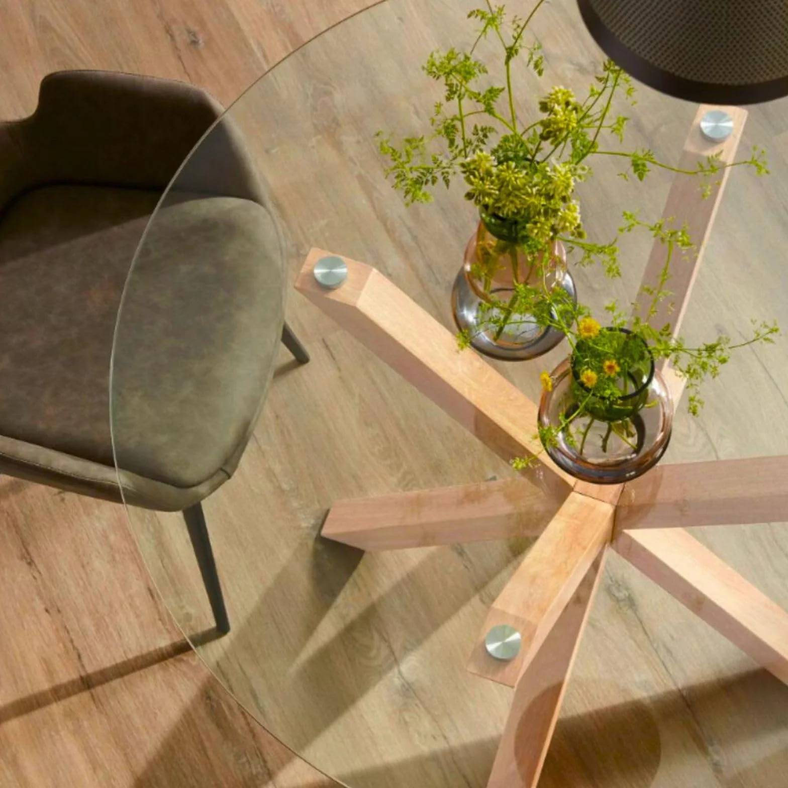 Mesa Redonda de Comedor de Cristal - Patas Metálicas Acabado Efecto Madera