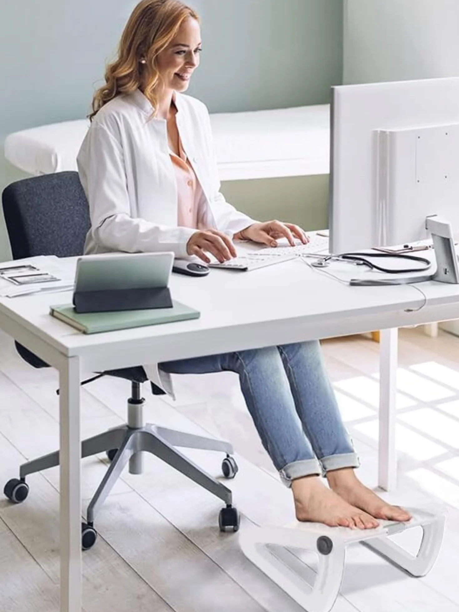 Reposapiés Ergonómico Ajustable Antideslizante con Masaje para Oficina y Hogar