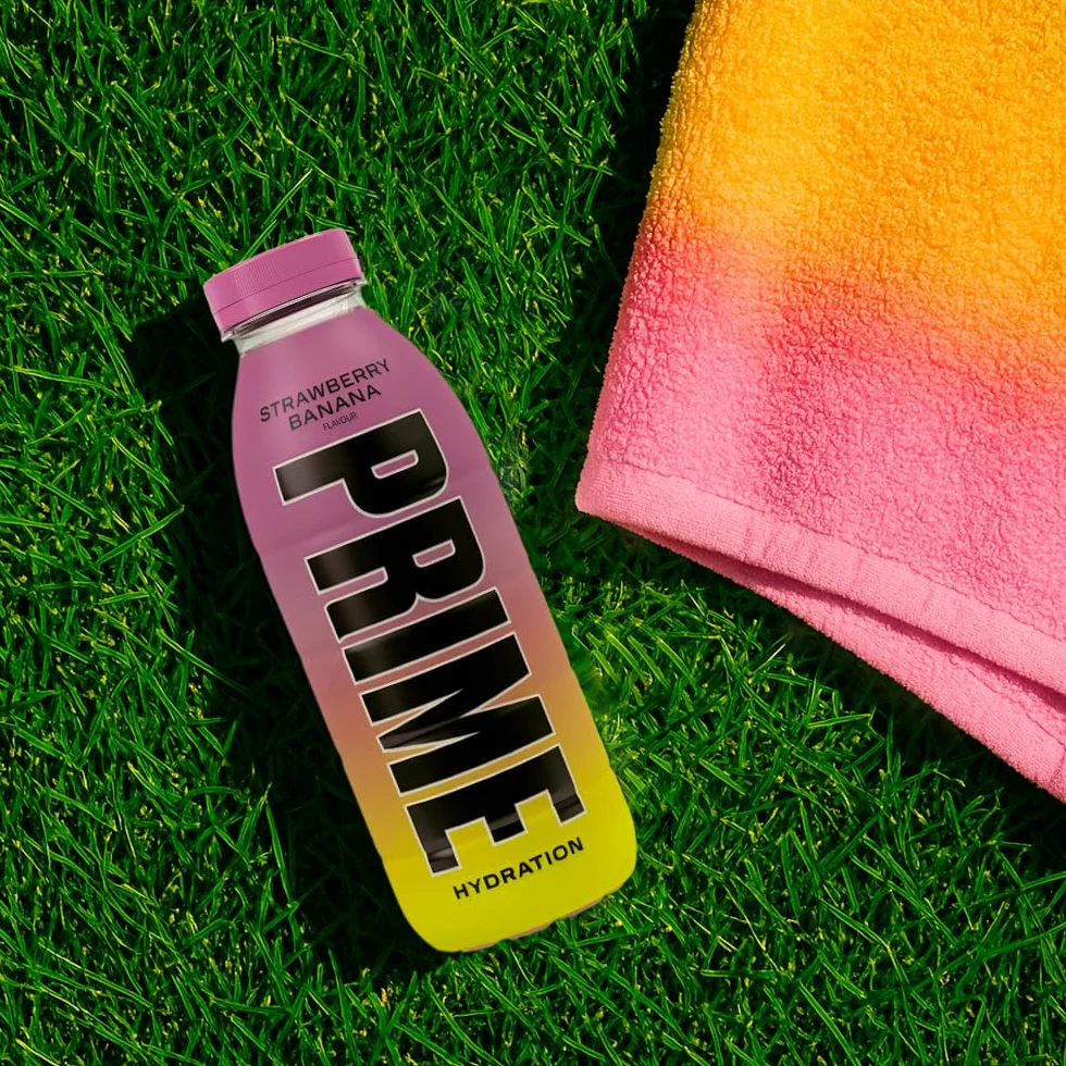 PRIME Hydration Strawberry Banana Bebida deportiva 500 ml Electrolitos BCAA Vitaminas B