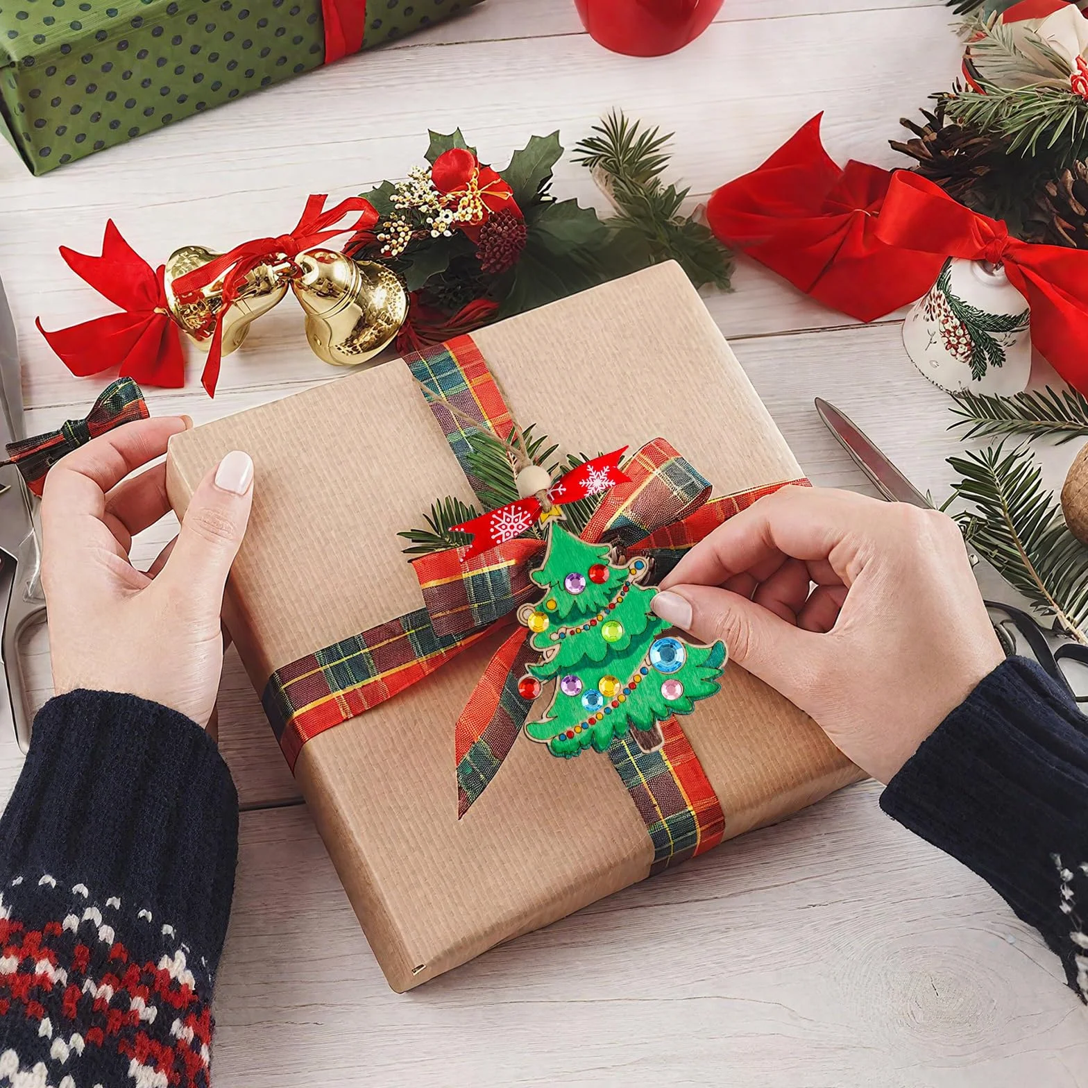 AHIKY 322 Piezas Adornos Navidad Madera para Pintar DIY Colgantes Árbol Decoración Artesanía