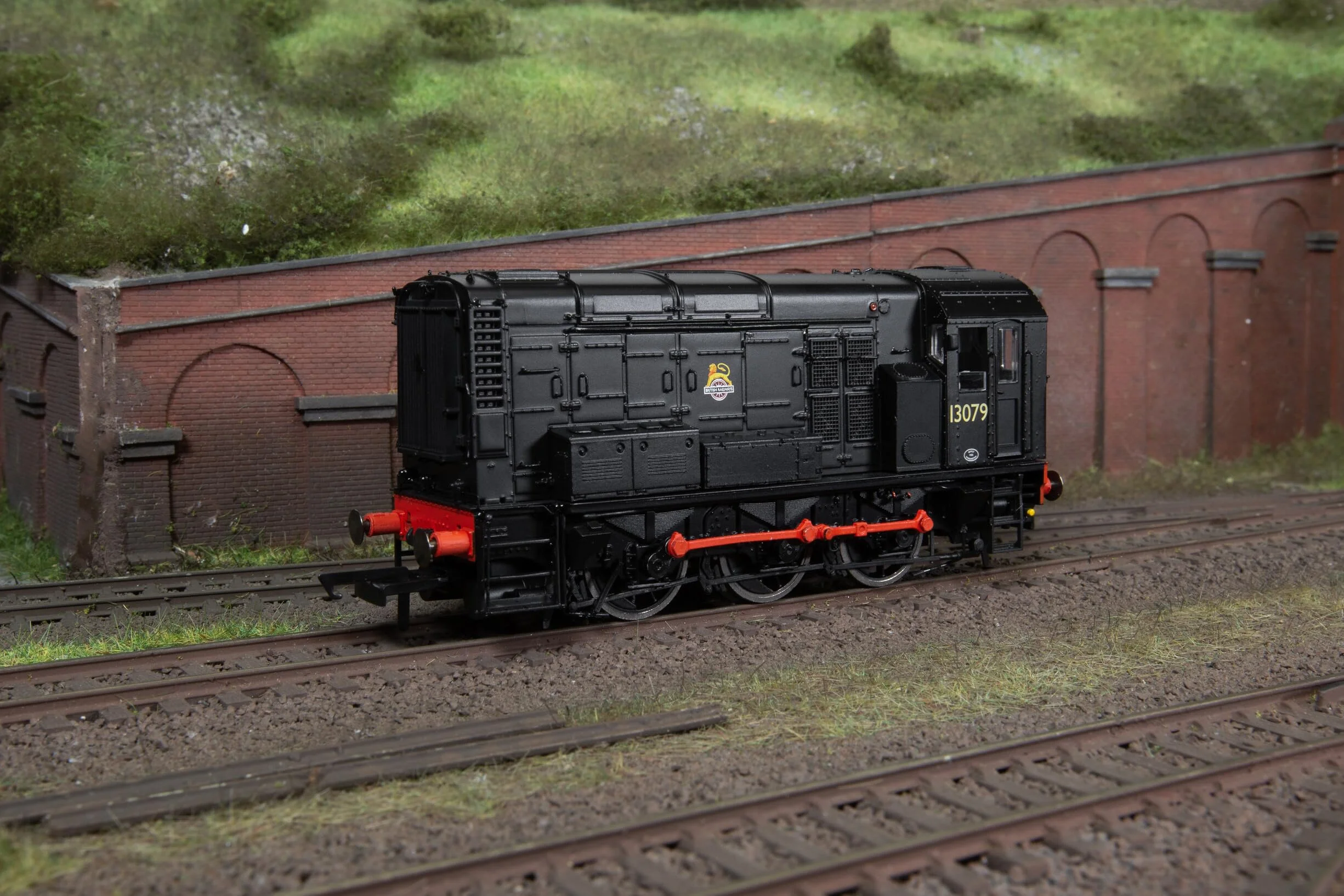 Hornby R30121 BR Clase 08 0-6-0 13079 - Era 4 (NRM Loco) OO Gauge