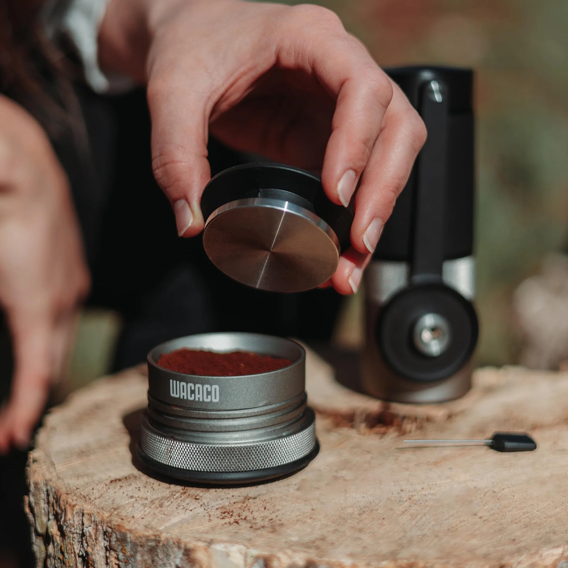 WACACO Picopresso Cafetera Espresso Portátil con Estuche Protector, Máquina de Café de Nivel Pro, Molienda Ultrafina Compatible, Cafetera de Viaje, Operada Manualmente