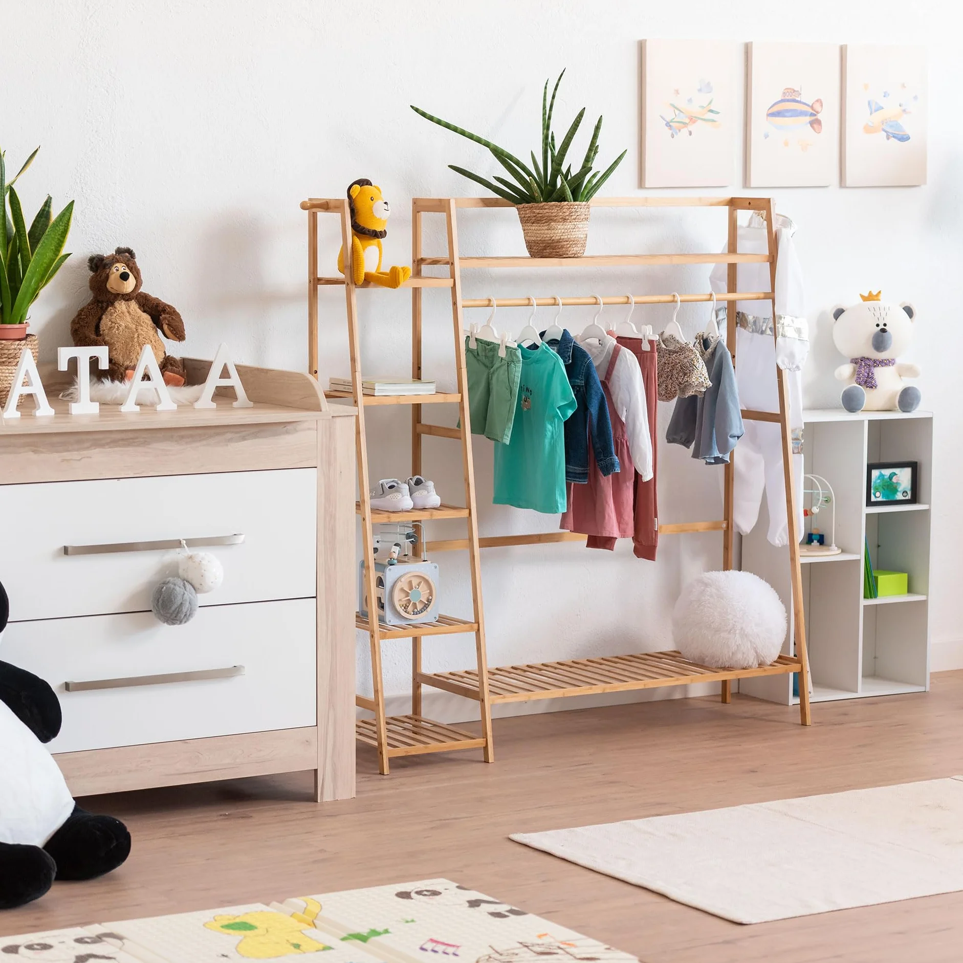 Armario Perchero Syndra Camel - Ropero infantil abierto de bambú natural para niños