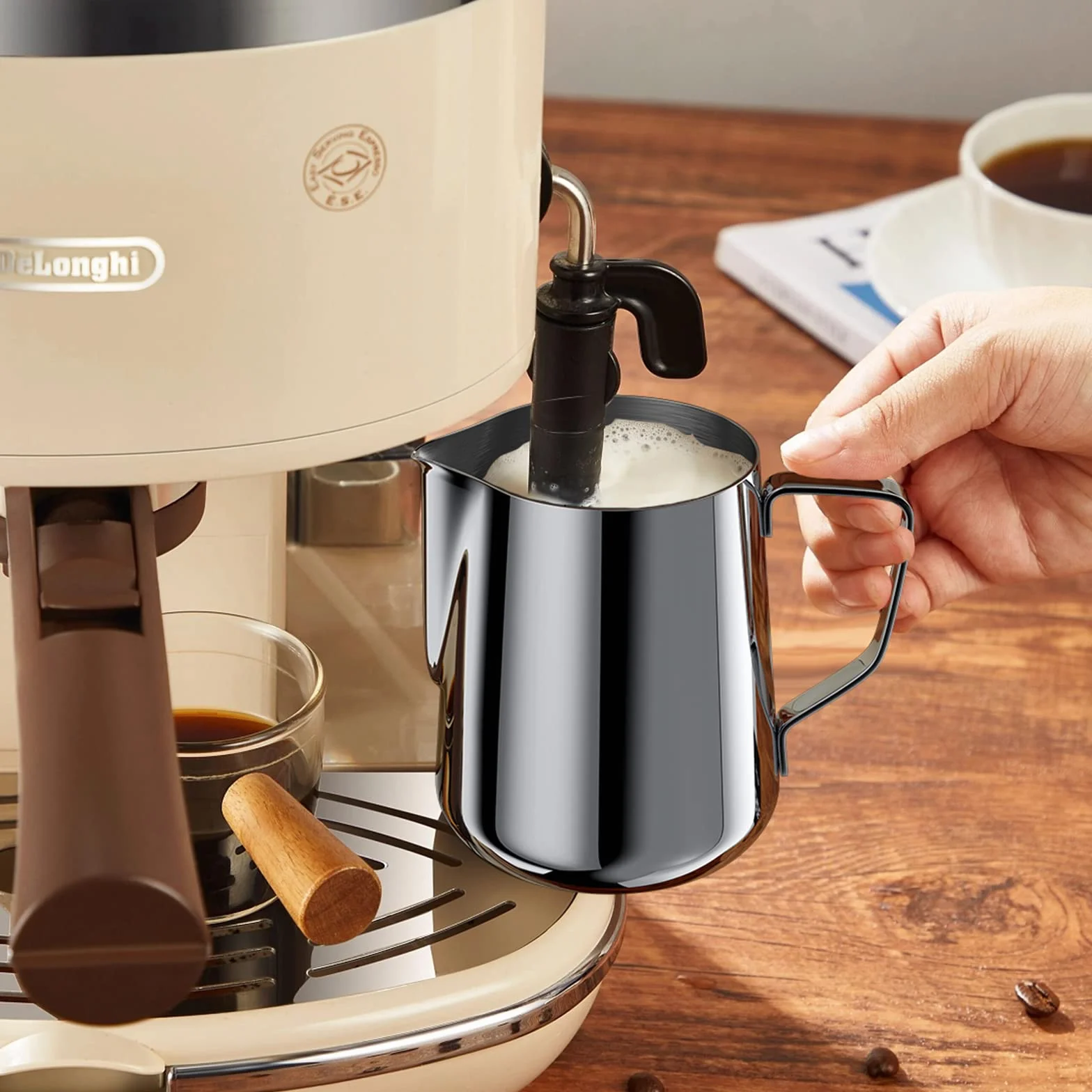 Newaner 600ml Jarra Leche Barista 304 Acero Inoxidable, Jarra de Leche con Marca de Medición 12oz, Jarra Cafe para Capuchino, Espresso, Latte Art, Perfecta para Los Amantes del Café, Plata