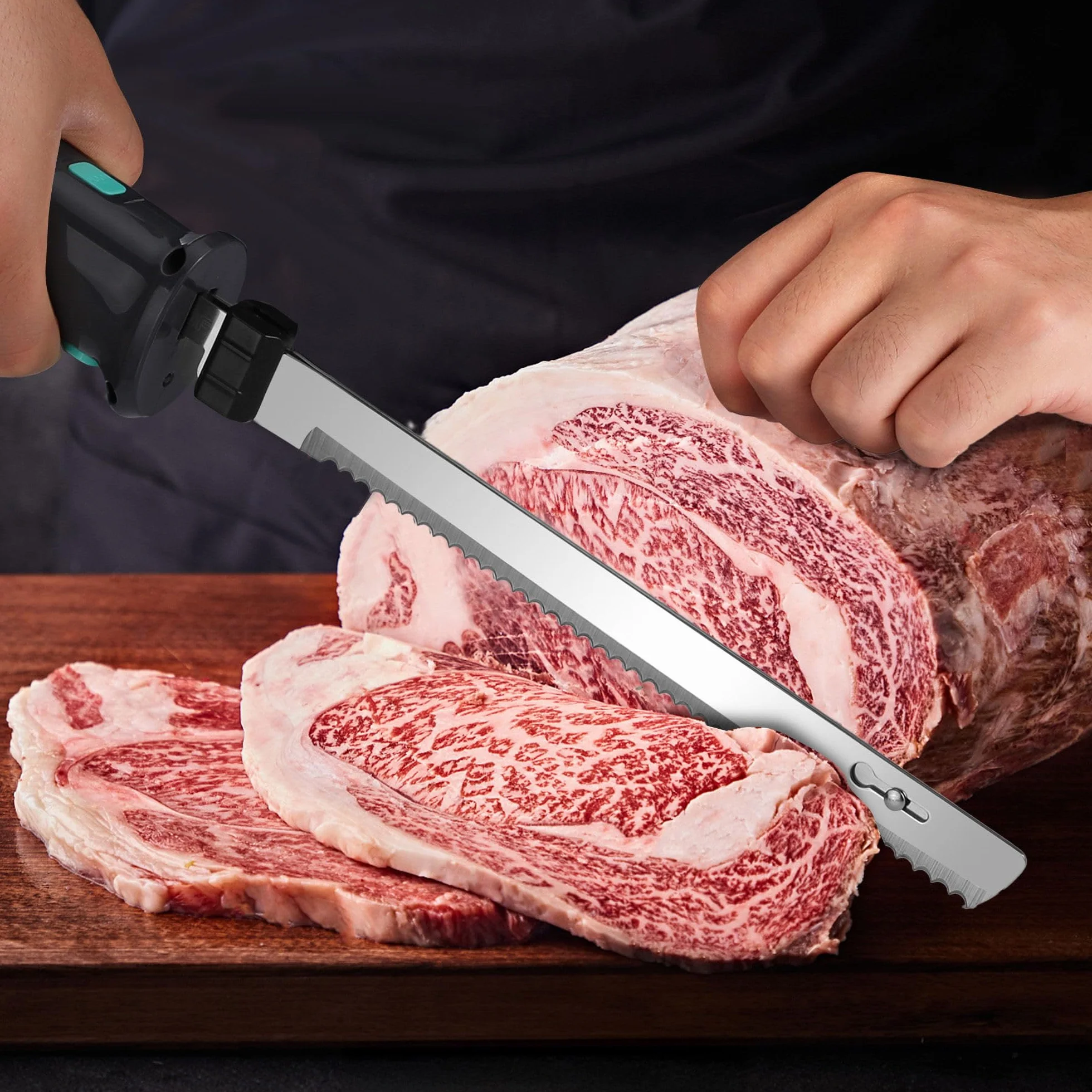 HAUSHOF Cuchillo Eléctrico 8V - Cuchillo de Cocina Inalámbrico, 2 Hojas de Acero Inoxidable, Tenedor Incluido, Apto para Lavavajillas, con Caja de Almacenamiento, Ideal para Carne, Pan, Jamón y Queso
