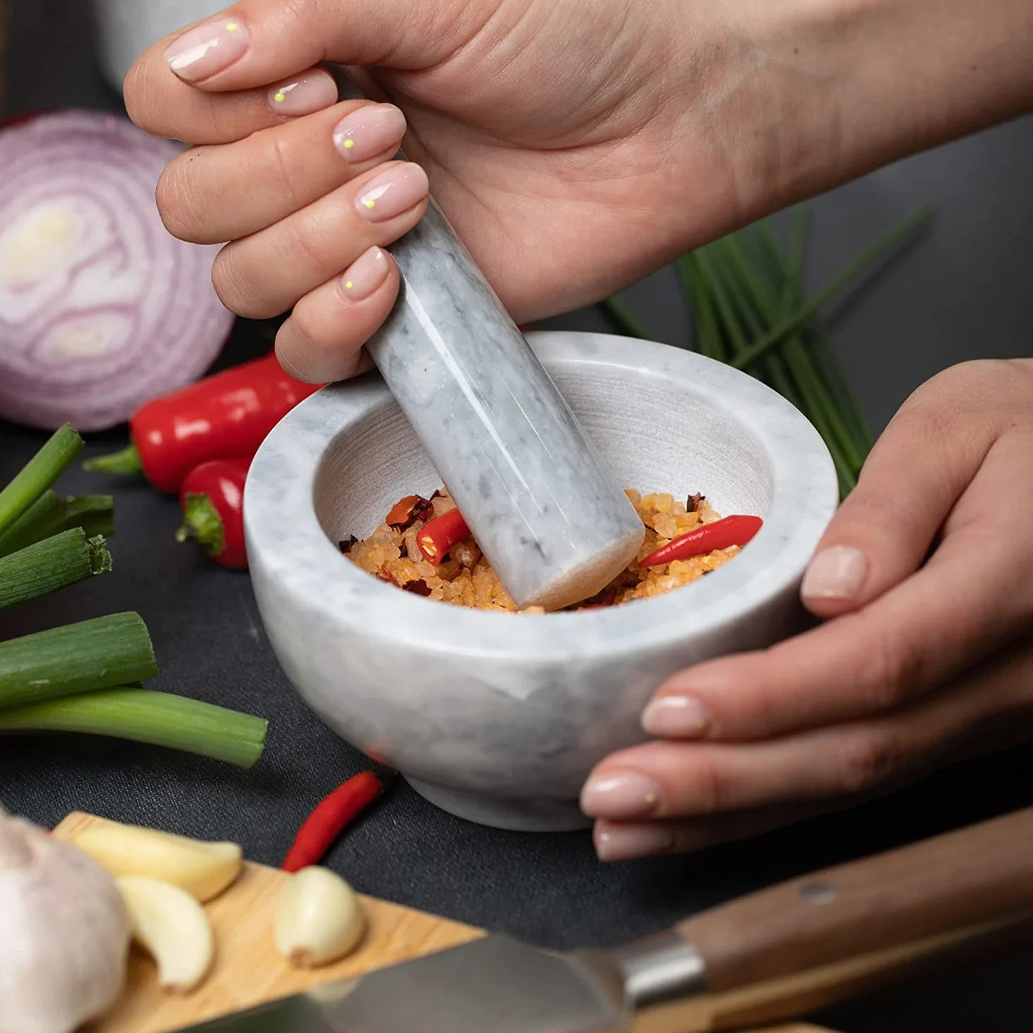 Juego de Mortero con Maja, Molcajete Mármol Natural Duradero, Triturador Manual de Piedra para Moler Machacar, Ideal para Moler Especias y Hierbas - Altura 6 cm, Diámetro 11 cm