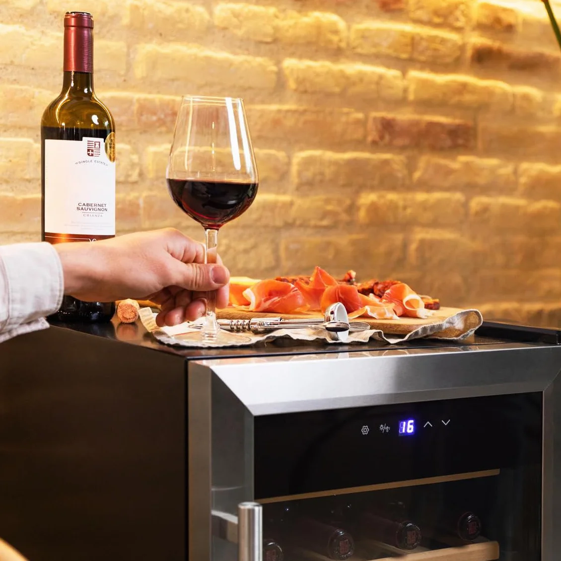 Cecotec Vinoteca - Nevera para Vinos - 24 Botellas Bolero GrandSommelier 2050 Inox Compressor. Temperatura ajustable de 5-18ºC, Alto rendimiento, Funcionamiento silencioso y sin Vibraciones