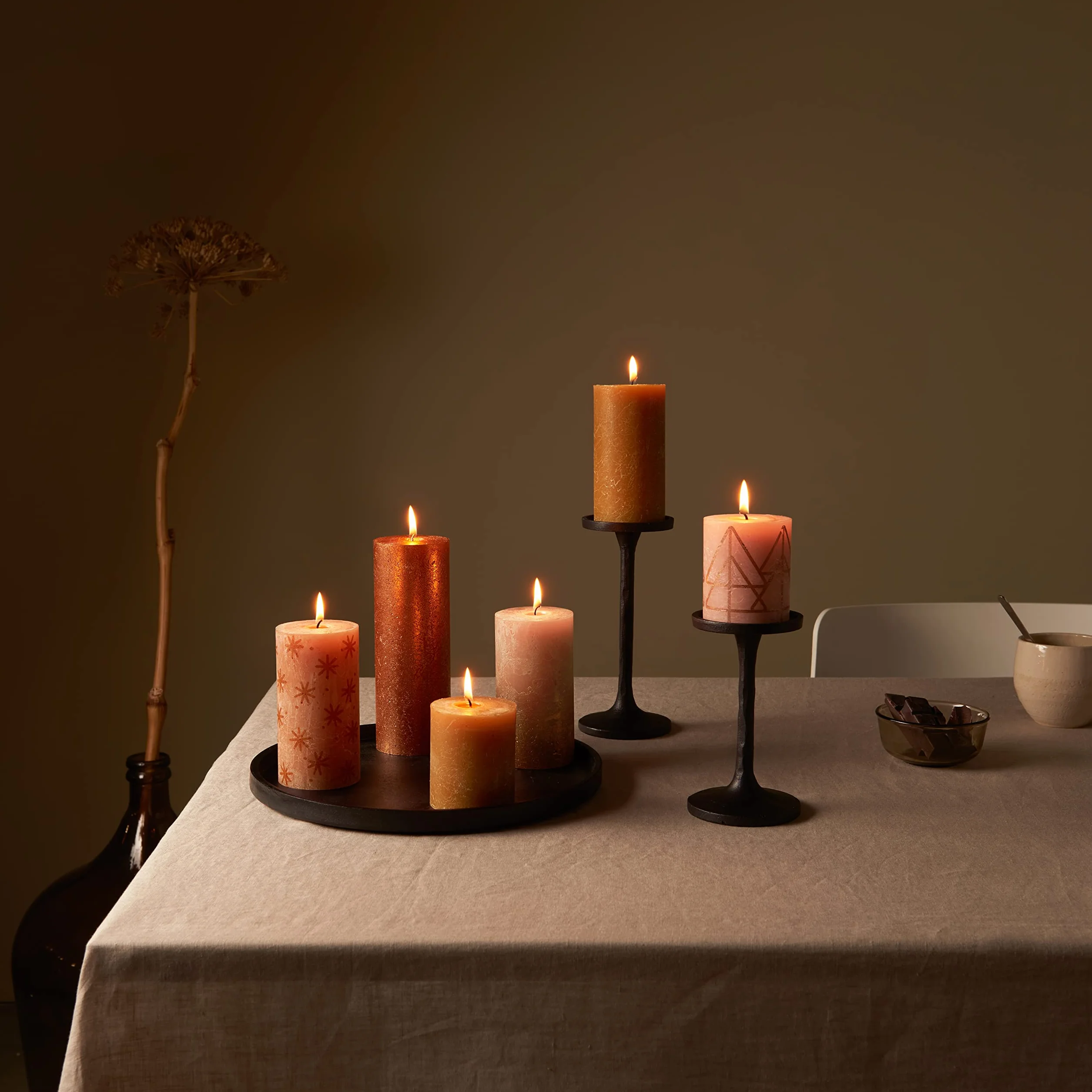 Bolsius Vela rústica de pilar - Rosa suave - Paquete de 4 - Larga duración de combustión de 35 horas - Vela doméstica - Decoración de interiores - Sin perfume - Cera vegana natural - Sin aceite de