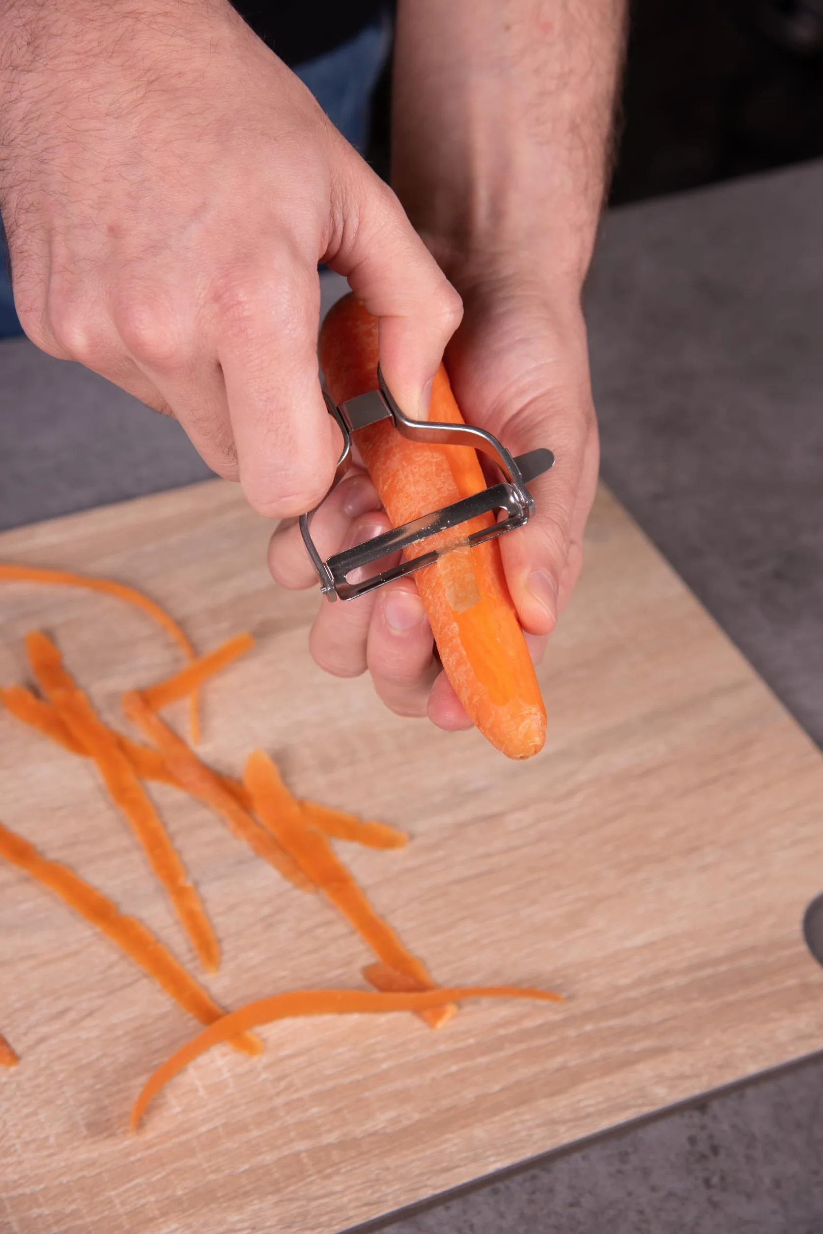 ARCOS Pelador Profesional 130mm Acero Inoxidable Cromado para Frutas y Verduras