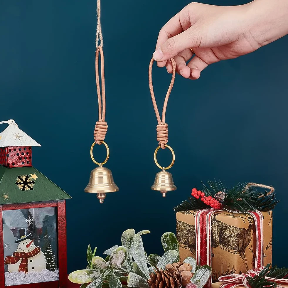 PH PandaHall 2 doradas campanas colgantes vintage de metal con llavero de cuero, adornos de Navidad, timbre de puerta para hogar y jardín