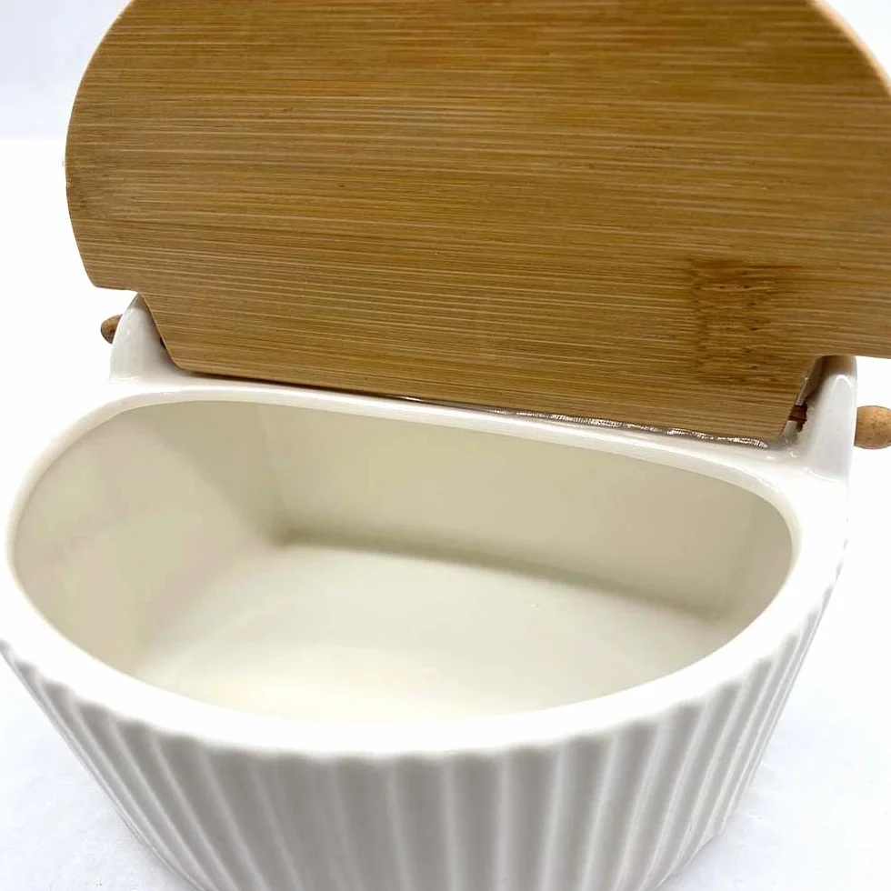 Salero de Cocina de Cerámica PLUS HOME con Tapa 12x10x11cm Blanco
