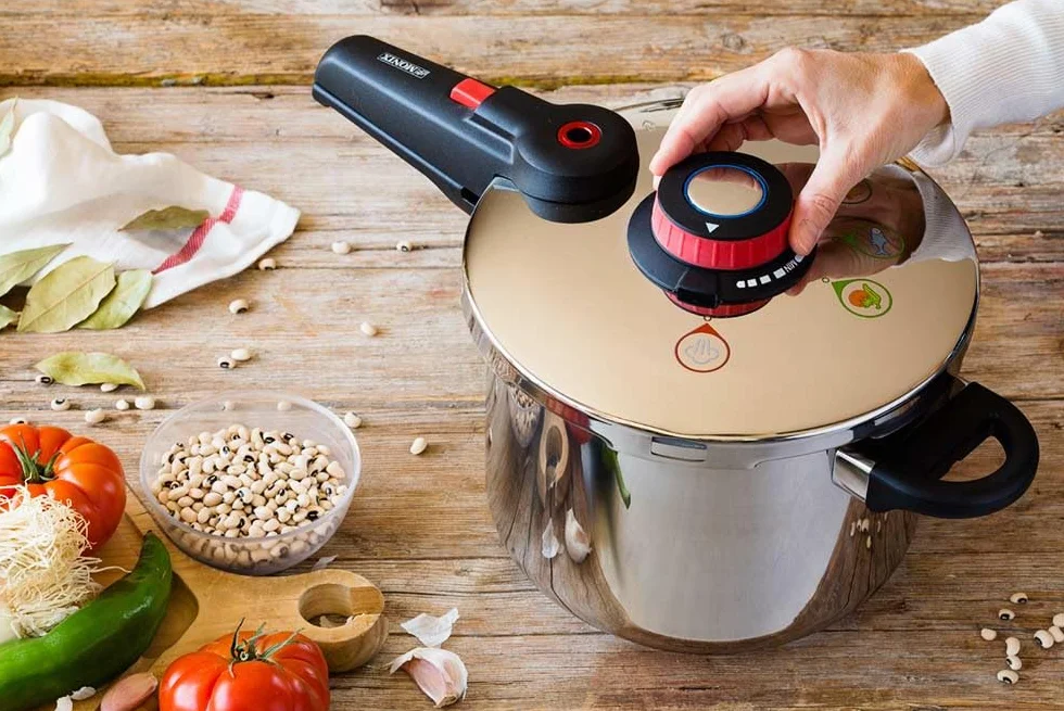 MONIX Selecta Olla a Presión Rápida 9 Litros Acero Inoxidable 18/10 Cierre Automático Plata