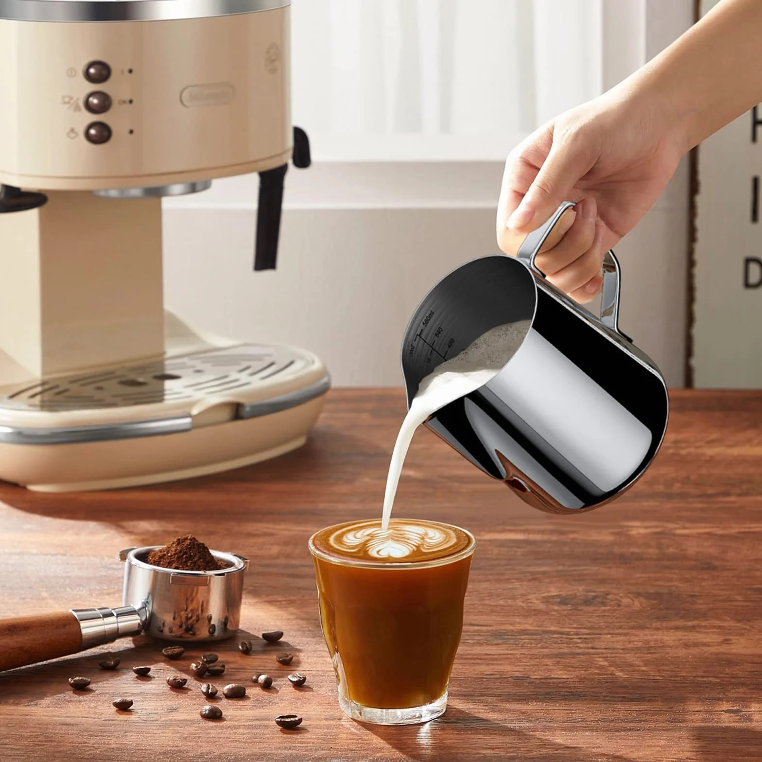 Newaner 600ml Jarra Leche Barista 304 Acero Inoxidable, Jarra de Leche con Marca de Medición 12oz, Jarra Cafe para Capuchino, Espresso, Latte Art, Perfecta para Los Amantes del Café, Plata