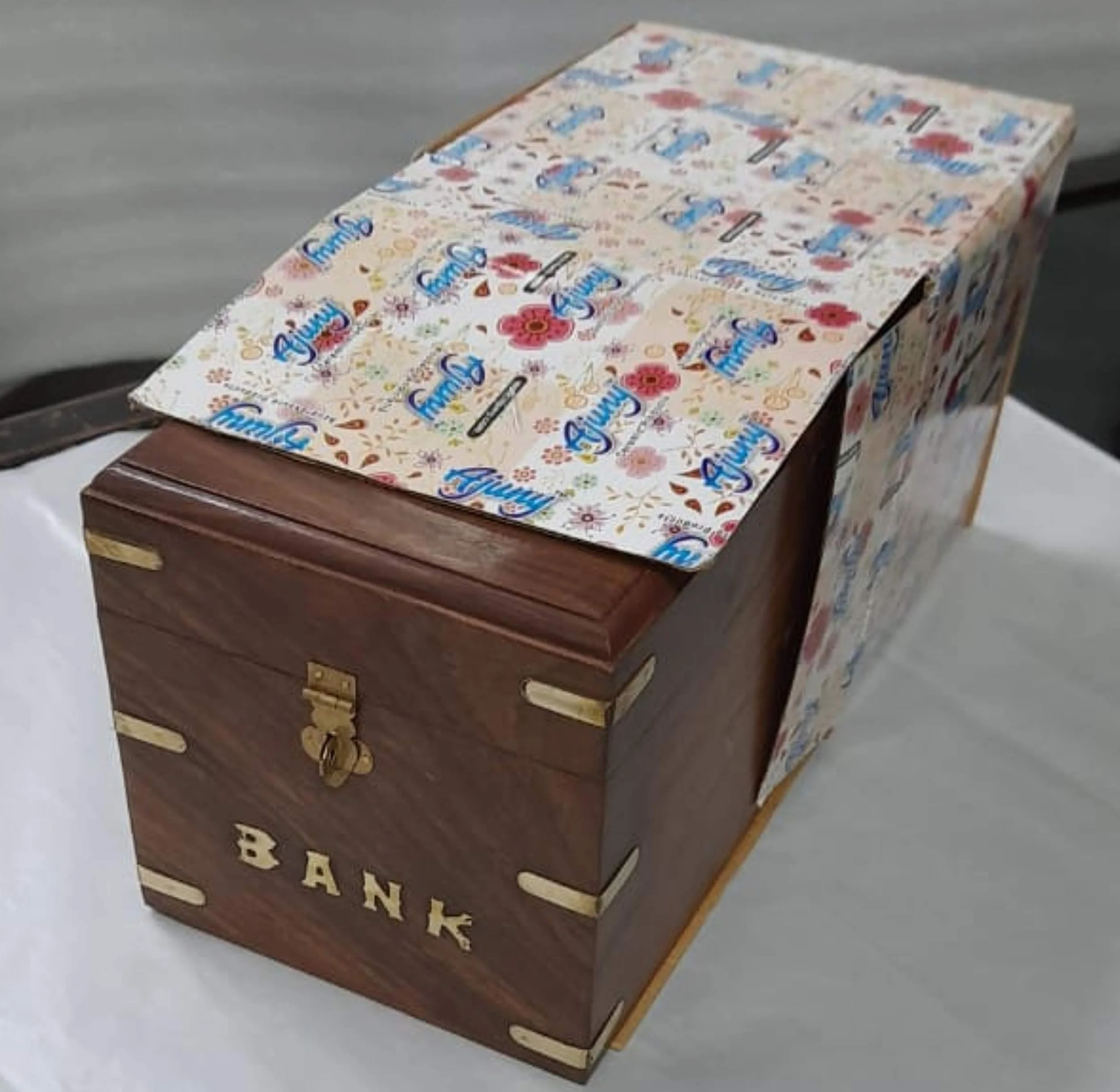 Caja de Madera para Hucha Hecha a Mano Cuadrada con Cerradura y Llave Ahorro de Dinero 6x6 Pulgadas