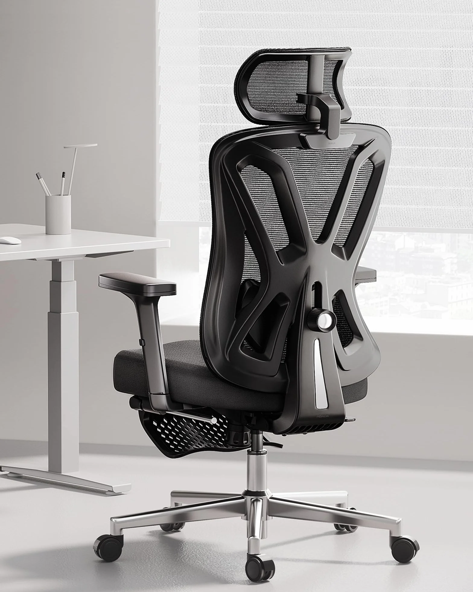 Hbada P5 Silla de Oficina ergonómica con Soporte Lumbar Ajustable, cojín elástico Transpirable, reposabrazos Ajustables y reposacabezas, Reposapiés Integrado, Negro (Aluminium, Negro)