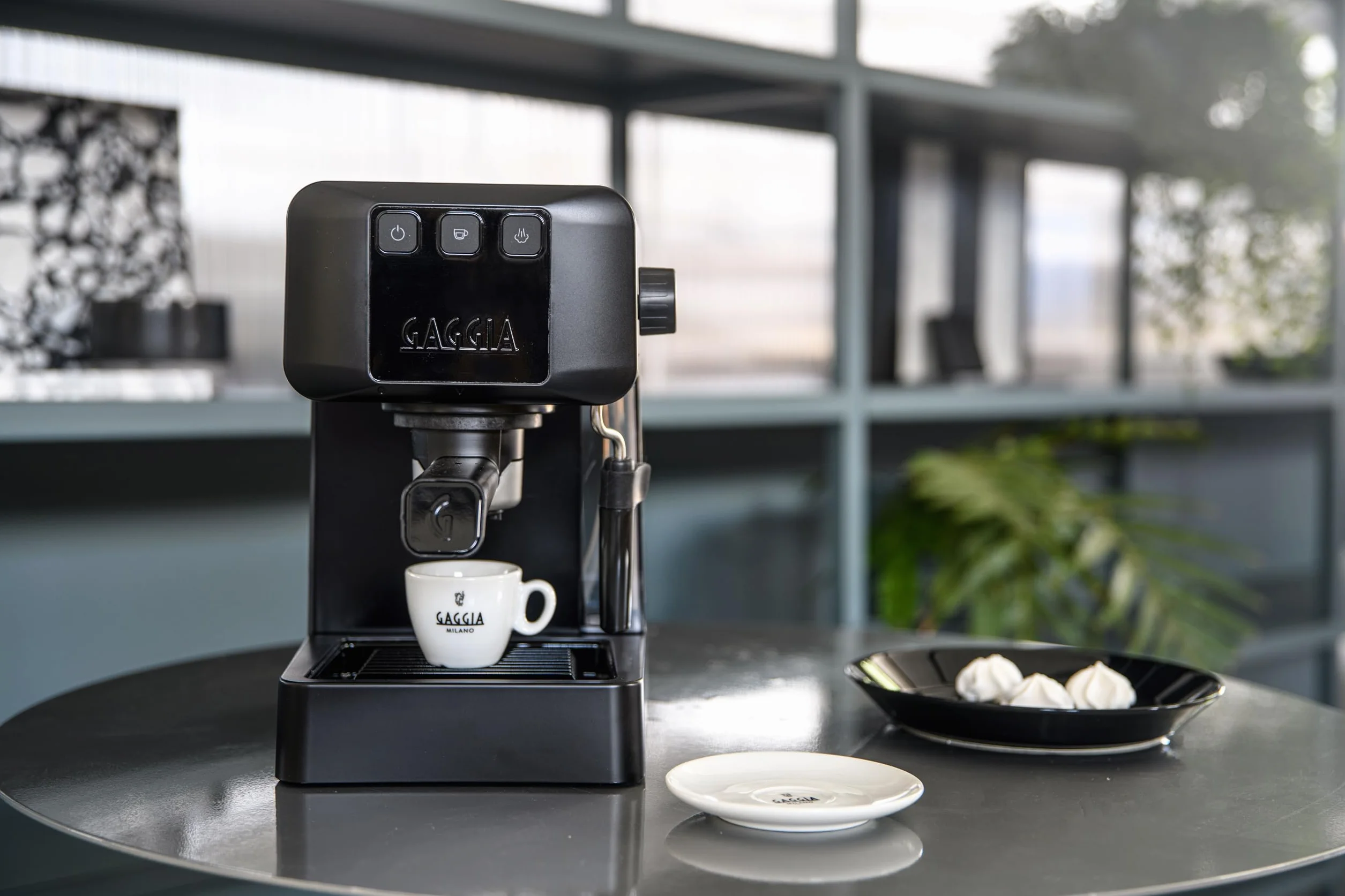 Gaggia EG2109 Black, Cafetera Espresso Manual para Café Molido o Monodosis, sistema POD para Espressos Cremosos con Monodosis, Preinfusión Automática, Nuevo Modelo 2023, 100% Made in Italy