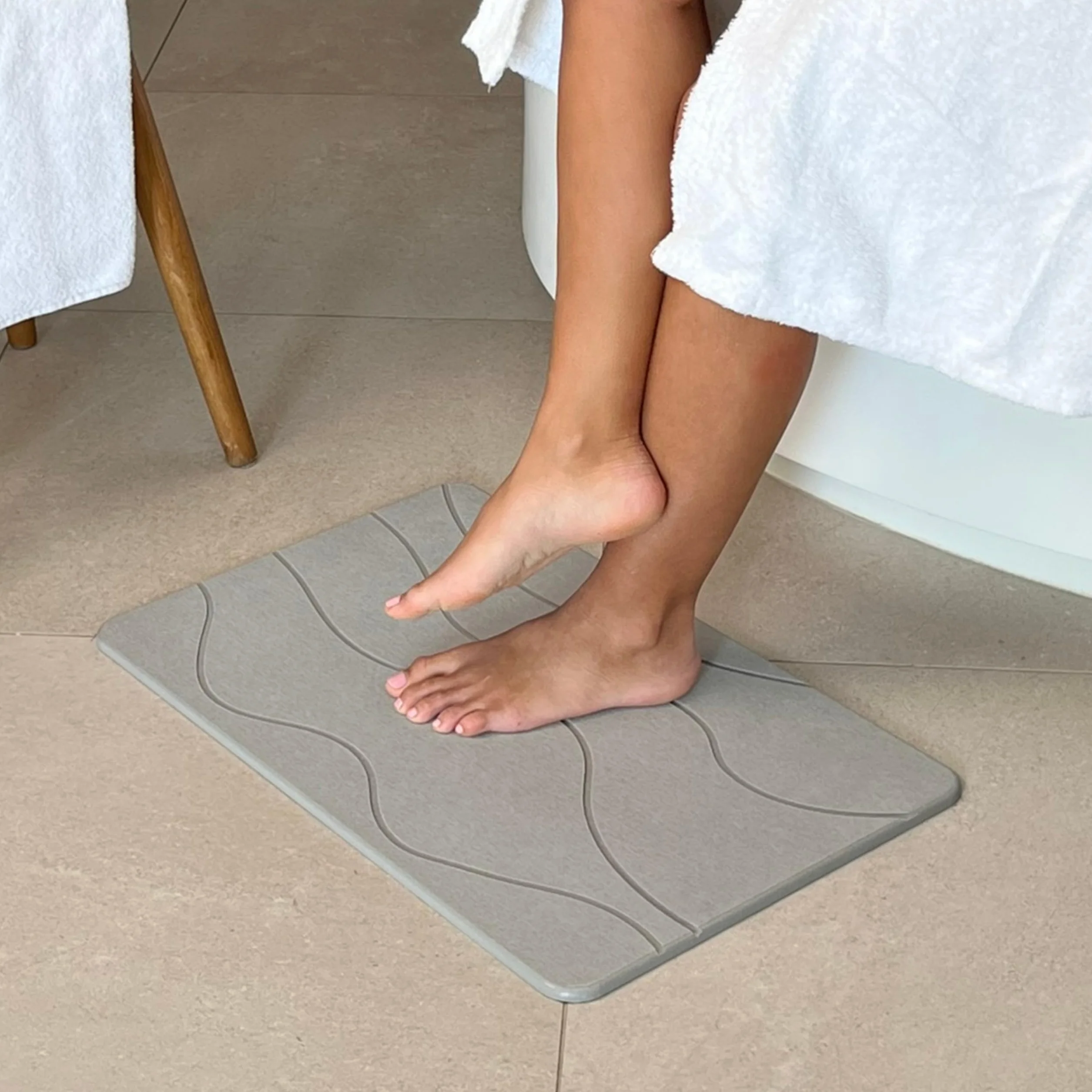 Alfombra Diatomita Baño 60x40 Antideslizante Antibacteriana Super Absorbente Stone Bath Mat Grey Waves