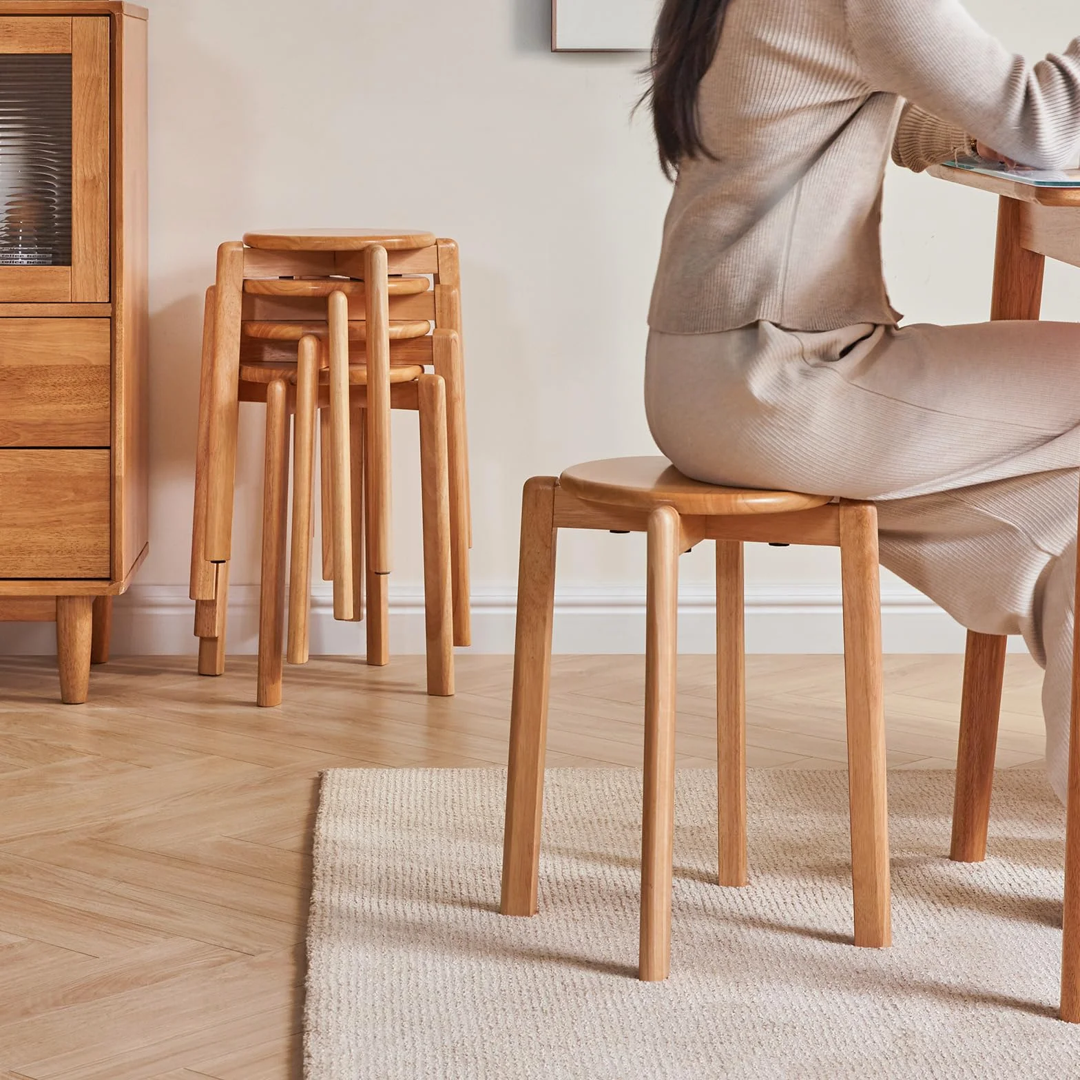 YMYNY Juego de 4 Taburetes Redondos de Madera, Taburetes de Bar Silla, Apilable de Madera Antideslizante, Taburete Pequeño, para Cocina, Oficina, salón, 27×27×45CM Color Natural HBD026N-4