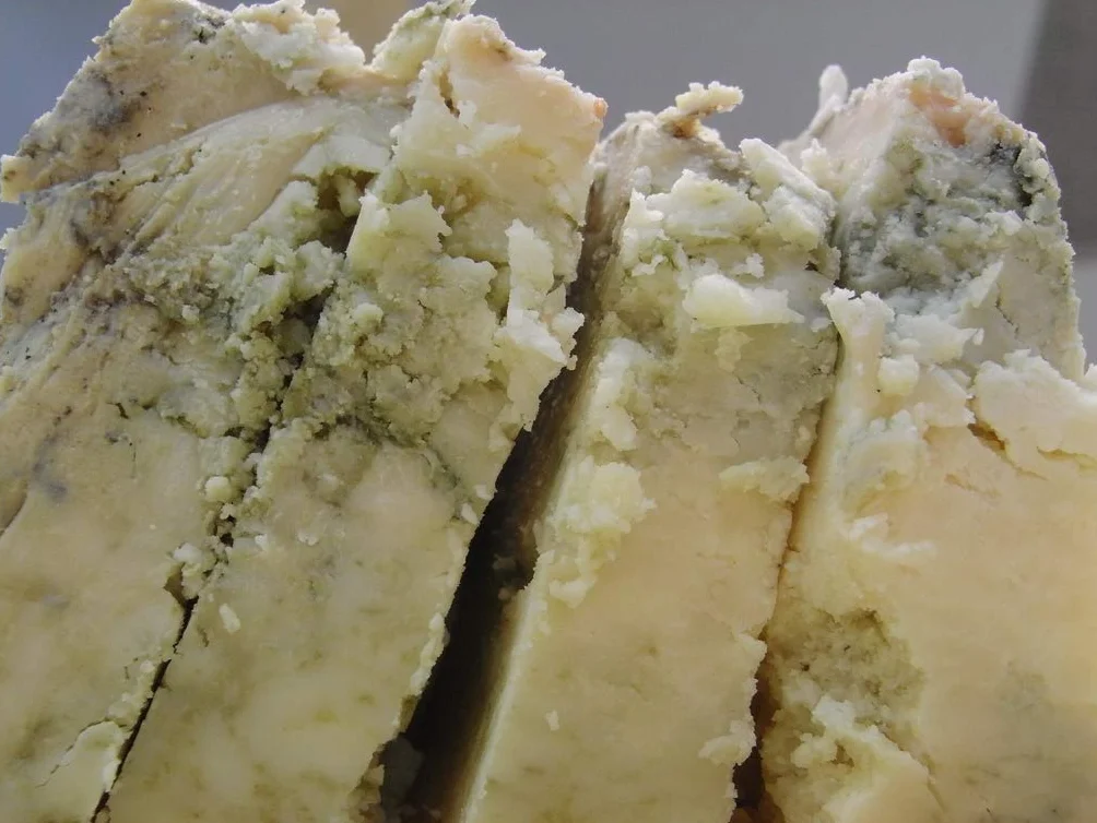 Queso Cabrales Denominación de Origen Protegida 1250 gramos Medio Queso con Membrillo World Cheese Award
