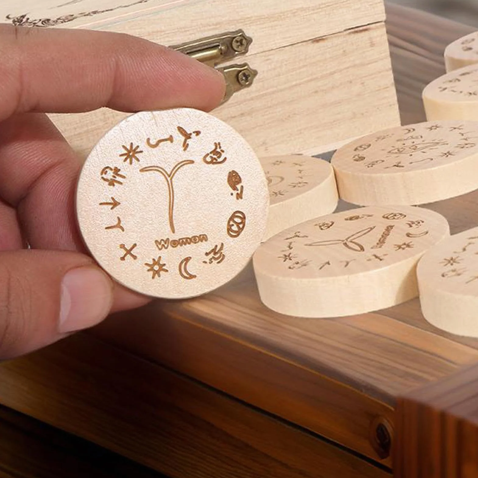 Juego de runas de brujas con piedras, juego de runas de madera | Runas de madera de predicción | Juego de runas de adivinación, juego de meditación de runas nórdicas, runas de predicción de brujas por