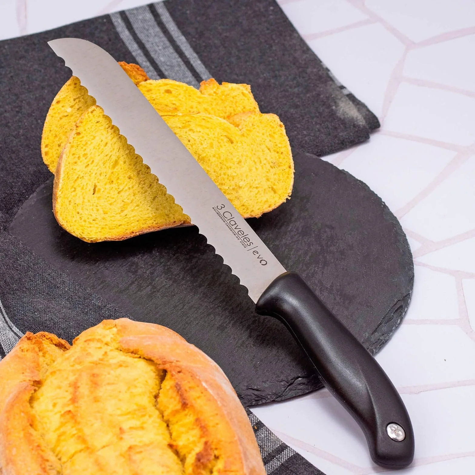 3 Claveles Evo Cuchillo panero 20 cm