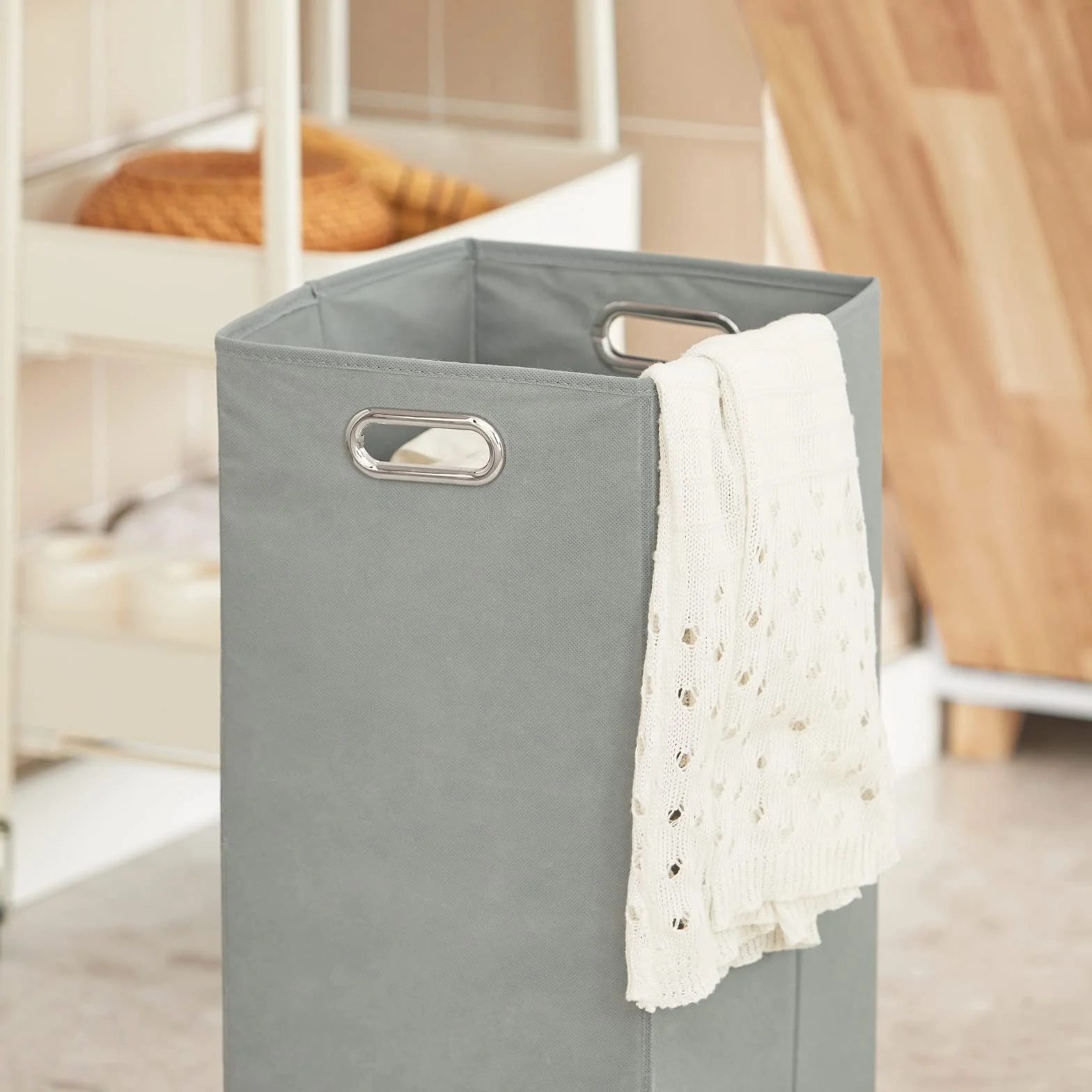 SoBuy Mueble Baño - Armario Baño Alto Cesta Plegable para Ropa Sucia, Mueble Columna Estrecho de Madera Resistente a la Humedad, Blanco, 31x170x32 cm, BZR74-W