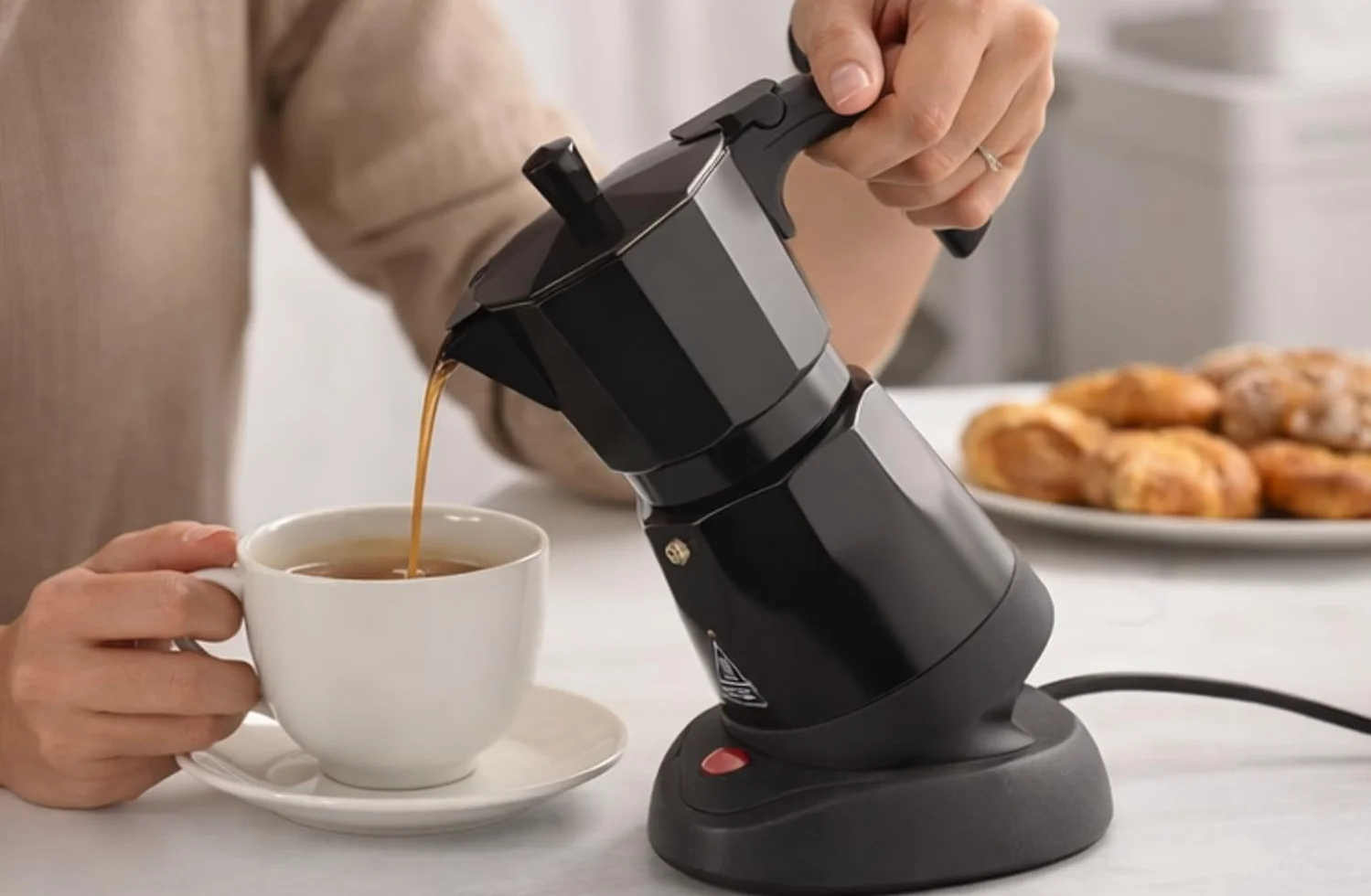 Wynwood Cafetera Italiana Eléctrica Polaris 6 Tazas 300ml 480W Base Giratoria 360° Moka Aluminio Autoapagado CE
