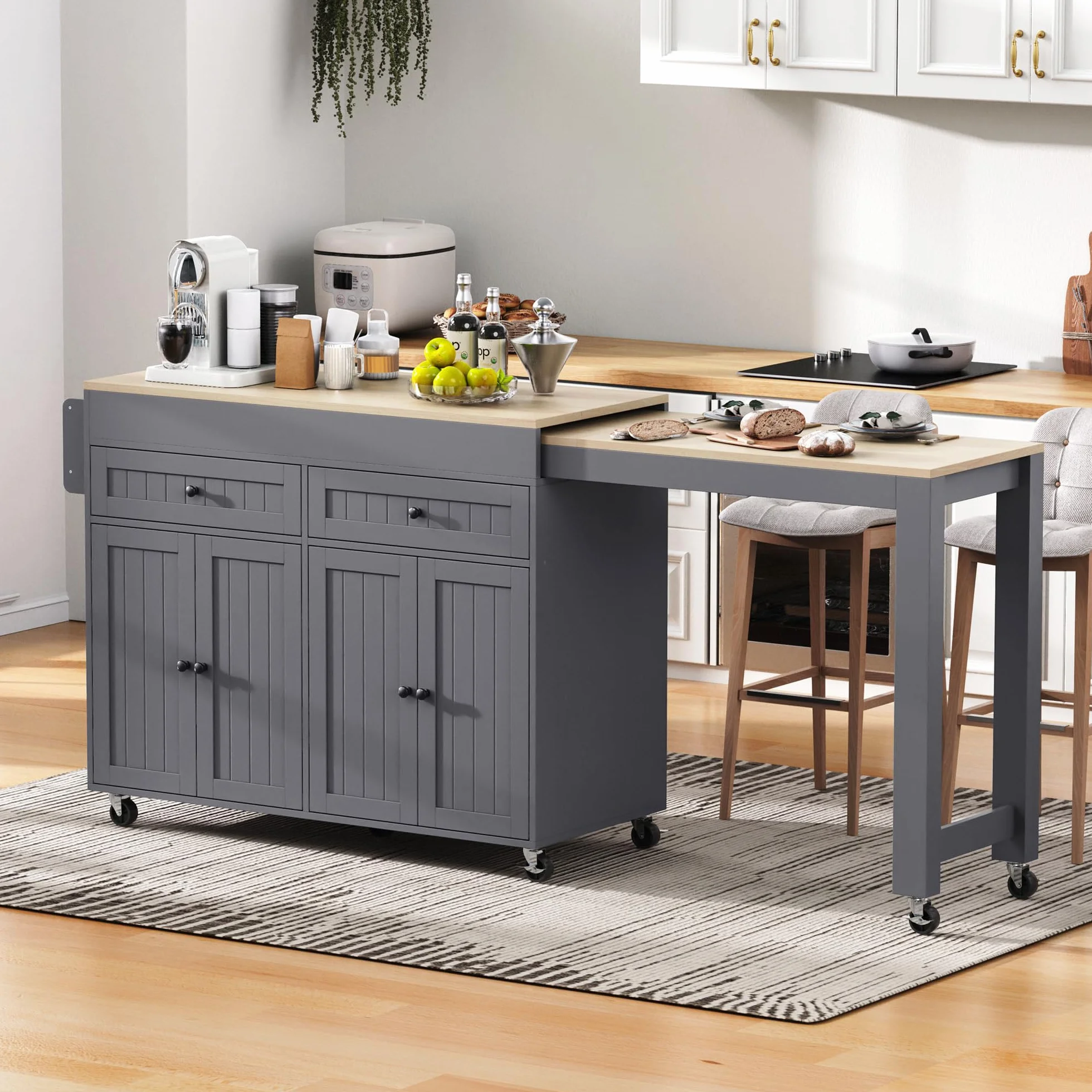 LAKFEW Mesa de Bar Isla Cocina con 7 Ruedas y Encimera Extensible, Mesa Cocina Extensible con 4 Puertas y 2 Cajones, Barra Bar Mueble Auxiliar, 112(180.5) x45x92.2 cm, Gris+Natural