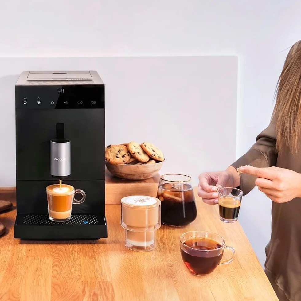 Cecotec Cafetera Superautomática Compacta Cumbia Cremmaet Compact. 1350 W, 19 Bares y Sistema Thermoblock, Depósito 1,1 L de Agua y 150 gr de Café, Plug&Play, Limpieza Automática