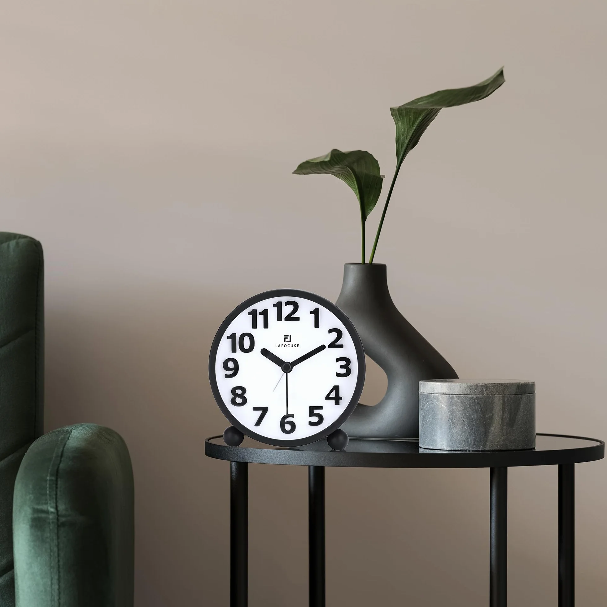Lafocuse Reloj Despertador Analógico Silencioso con Snooze Luz Nocturna Metal Negro Números Grandes 3D 10.5cm