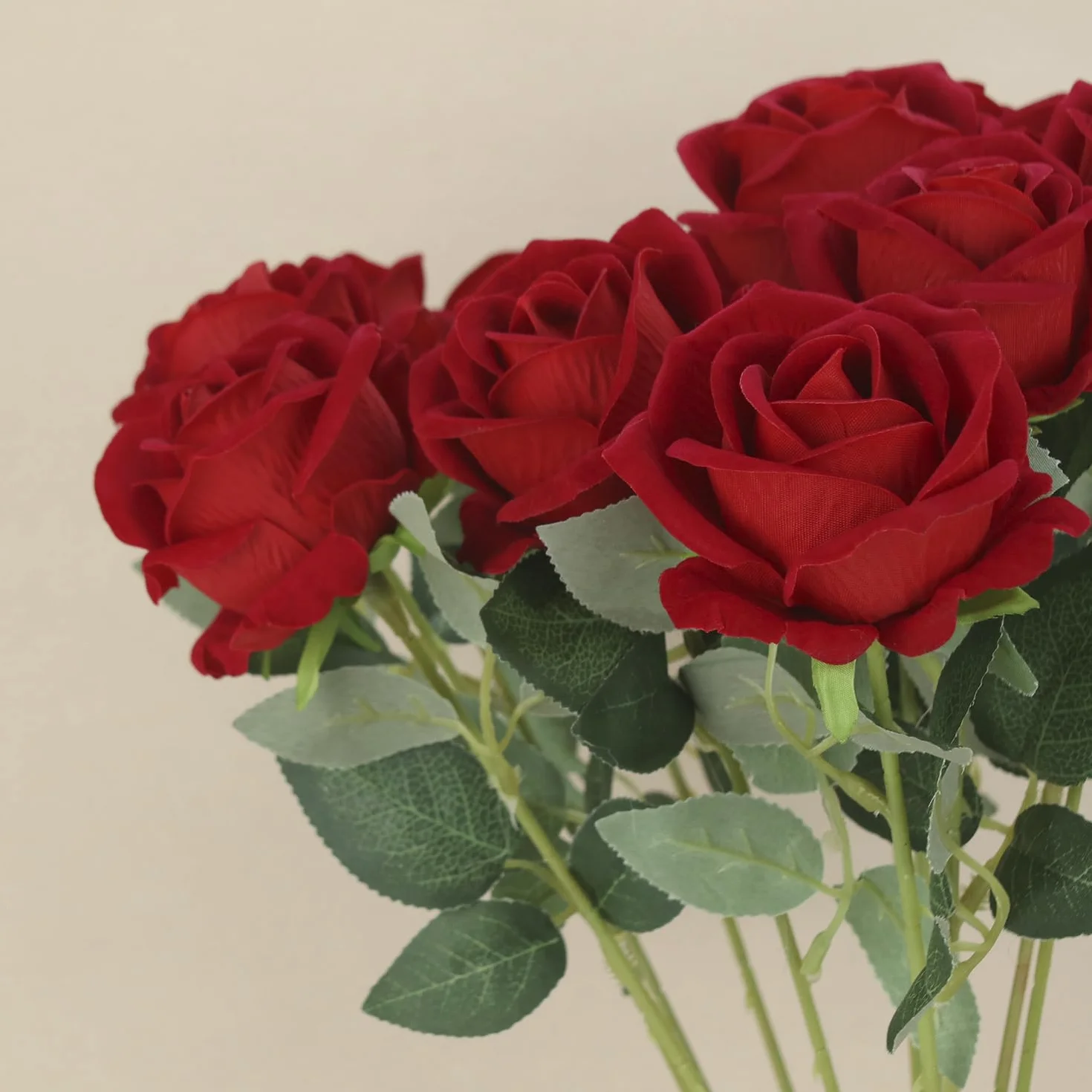 QWORK® 12 Piezas Rosas Artificiales, Rosas Rojas, Flores Artificiales con Tallos Largos de plástico para Bodas, decoración del hogar