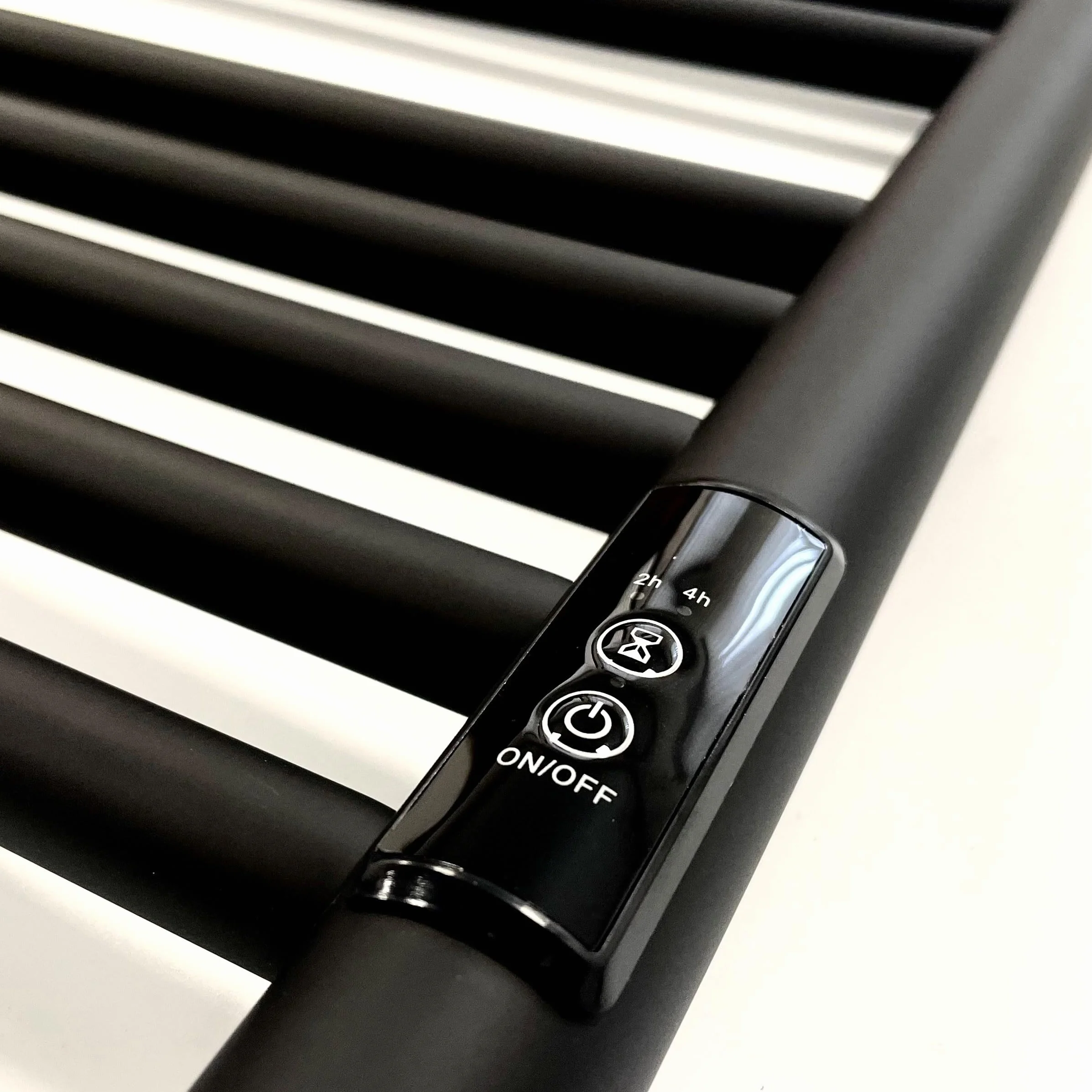 Toallero eléctrico con calefacción, 300 mm de ancho x 720 cm de alto, con temporizador integrado, color negro mate, eficiencia energética
